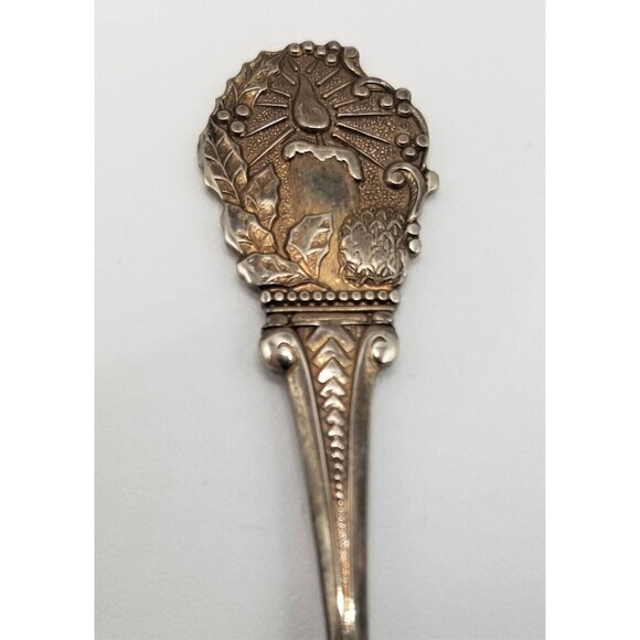 Vintage Royal Wilshire Silver Souvenir Spoon | 1982 Christmas Candle Design - Picture 7 of 8